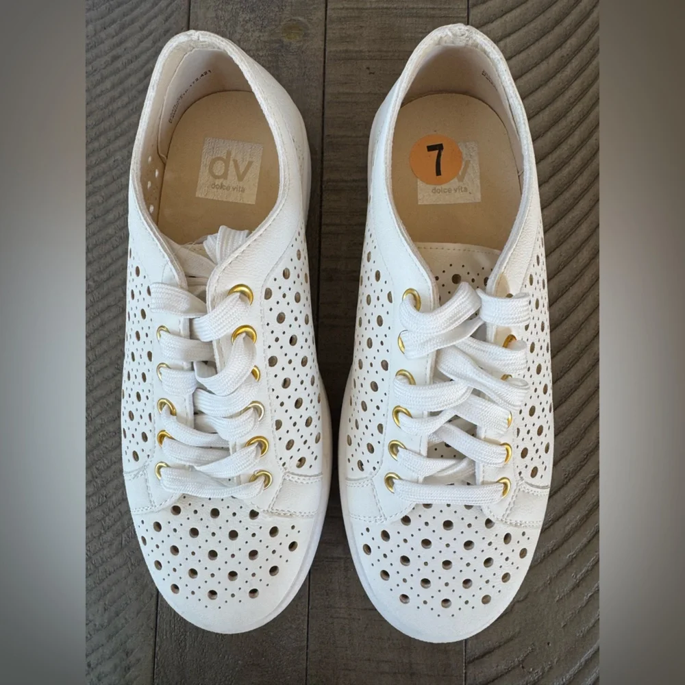 Dolce Vita - DV Adela Perforated Sneakers Women's Size 7 (NWOT)